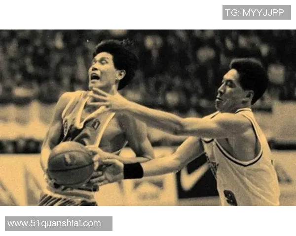 姚明与蒋兴权的篮球传奇交汇点:从对手到合作的精彩历程 姚明与蒋兴权的篮球传奇交汇点:从对手到合作的精彩历程