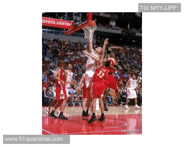 姚明单打韦伯的精彩瞬间:篮球场上的巅峰对决与传奇时刻 姚明单打韦伯的精彩瞬间:篮球场上的巅峰对决与传奇时刻